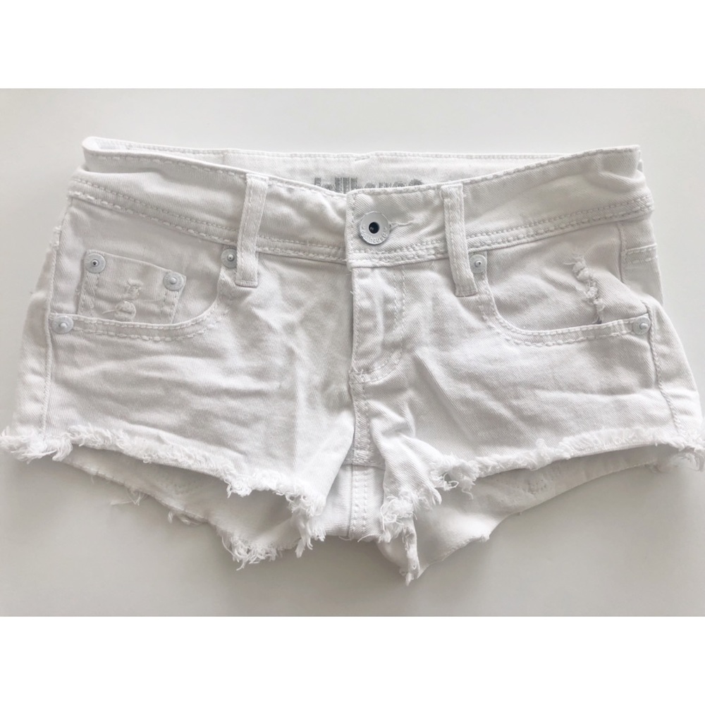 ✅DOLLHOUSE SHORT SHORTS IN WHITE